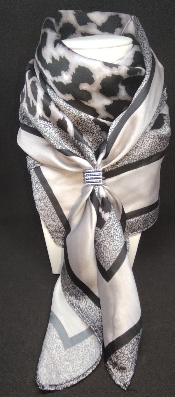 Pañuelo Animal Print Gris
